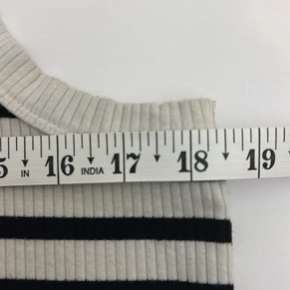 GAP Women’s Bundle (2) of Tank Tops - 
(1) Black/White and (1) Blue Size XL - Picture 4 of 13